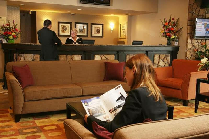 ชัวร์สเตย์ พลัส โฮเต็ล บาย เบสต์เวสเทิร์น เซเว่นโอ๊ค Hotel ริไจนา ภายนอก รูปภาพ